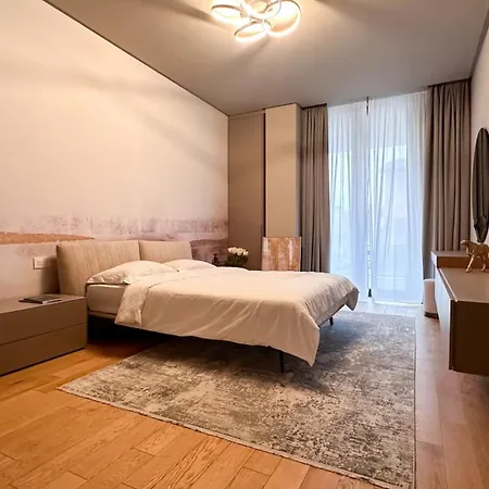 Central Luxury 4 Beedrooms Апартаменты